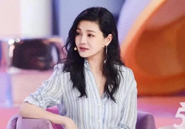盘点有口臭的美女明星，隔着屏幕都有味 看看谁尴尬
						</div>
						<div class=