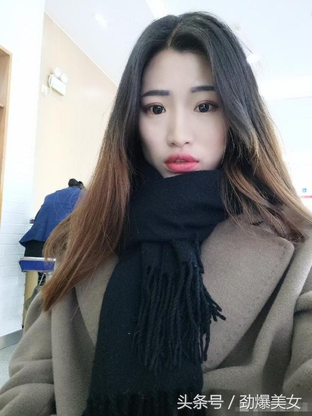齐鲁师范学院22岁校花，身高170，是一位颜高腿美的女孩！