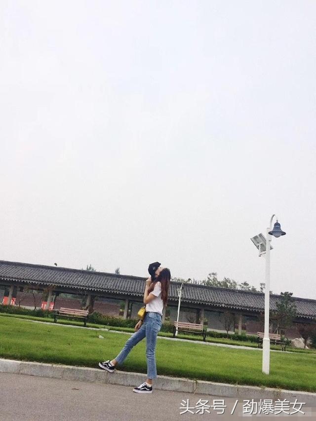 齐鲁师范学院22岁校花，身高170，是一位颜高腿美的女孩！