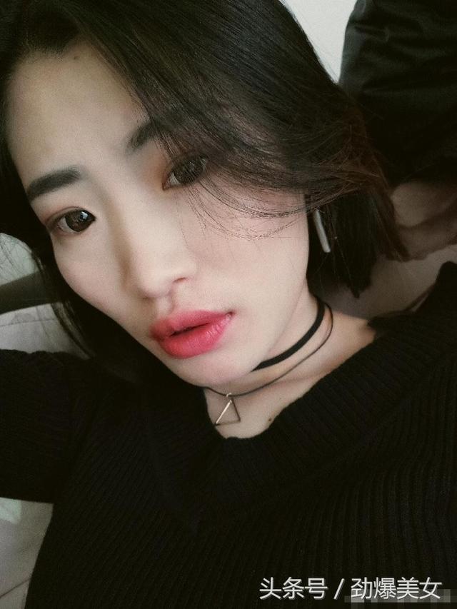 齐鲁师范学院22岁校花，身高170，是一位颜高腿美的女孩！