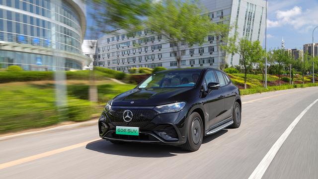 试驾奔驰EQE SUV：自带大V8声浪的纯电SUV！动力强劲还舒适