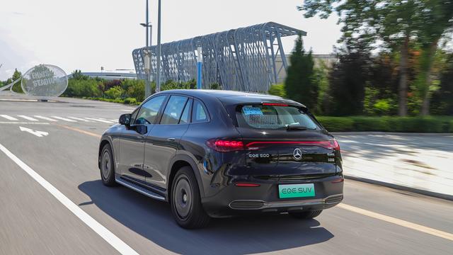 试驾奔驰EQE SUV：自带大V8声浪的纯电SUV！动力强劲还舒适