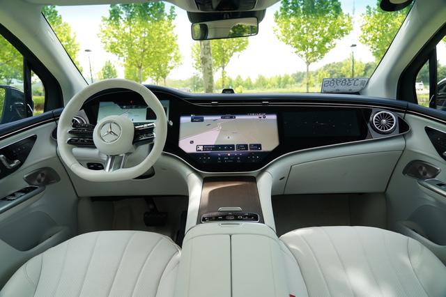 试驾奔驰EQE SUV：自带大V8声浪的纯电SUV！动力强劲还舒适