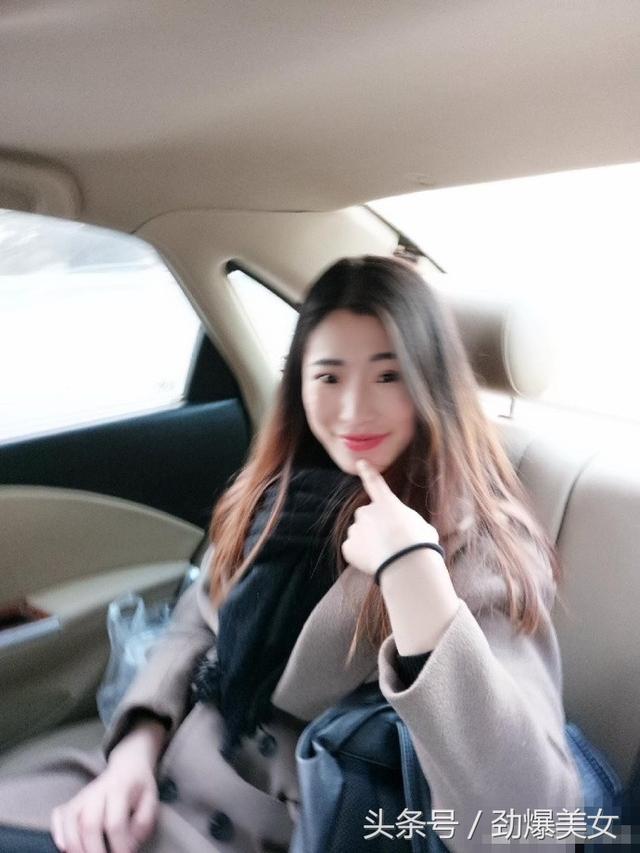齐鲁师范学院22岁校花，身高170，是一位颜高腿美的女孩！