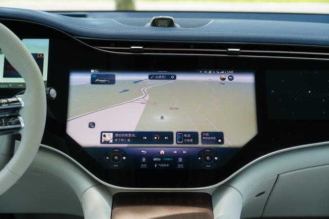 试驾奔驰EQE SUV：自带大V8声浪的纯电SUV！动力强劲还舒适