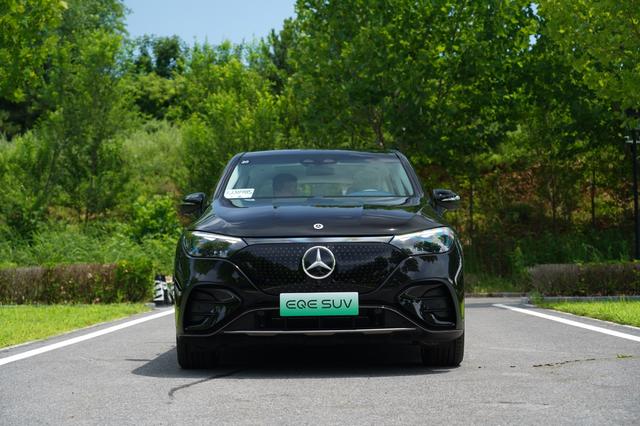 试驾奔驰EQE SUV：自带大V8声浪的纯电SUV！动力强劲还舒适