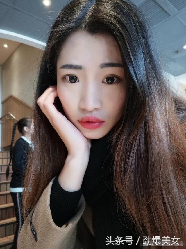 齐鲁师范学院22岁校花，身高170，是一位颜高腿美的女孩！