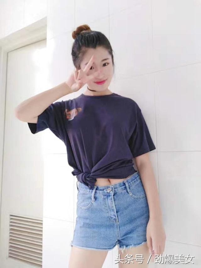 齐鲁师范学院22岁校花，身高170，是一位颜高腿美的女孩！