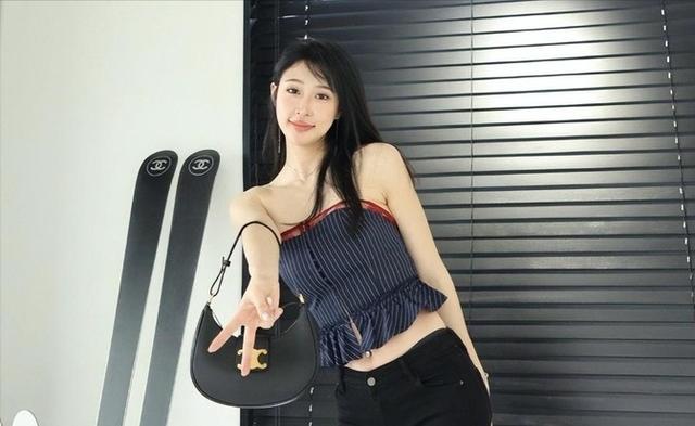 体坛高颜值美女冯竟爽，173cm的黄金臀腿比，真“人间尤物”！