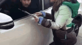 做核酸检测时,遇到一个姑娘,我该怎么套近乎呢?哈哈哈
