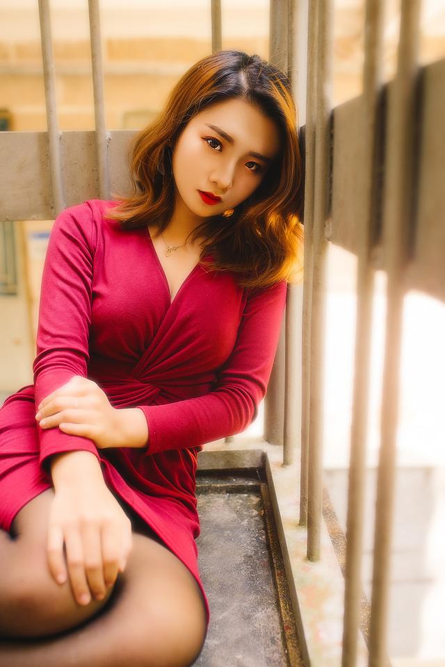 一组高清美女写真：身材性感妖娆，颜值动人