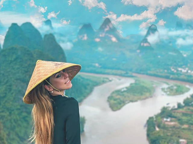 22岁混血美女游历60多个国家,却独爱中国,拍中国风景爆红网络