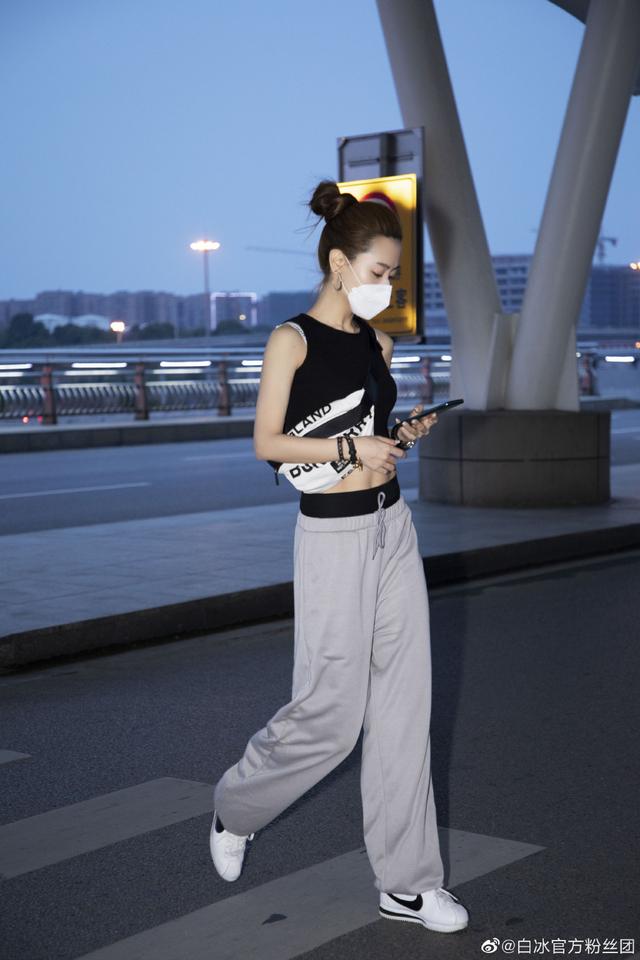 全能白冰，可盐可甜，酷帅美女，在线撩人