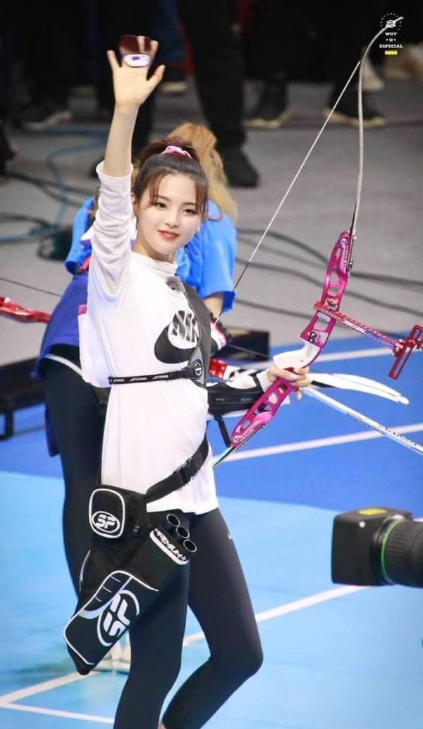杨超越厉害了！身穿“健美裤”惊艳亮相，网友：这身材真的有吗？