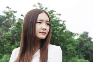 混混酒吧美女(小说：她酒吧喝醉和混混起冲突，却被阔少看上，总裁：她是我的人)