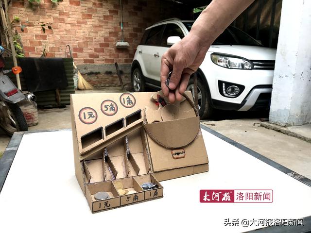 洛阳小伙用易拉罐做飞机、汽车模型月入过万，网友：扔掉了几个亿