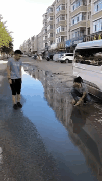 做核酸检测时,遇到一个姑娘,我该怎么套近乎呢?哈哈哈
