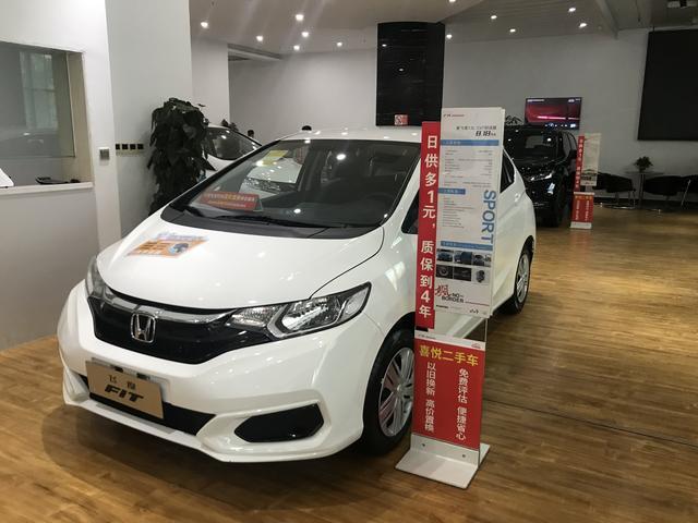 购车上牌一站办结,带牌销售变得更多 车牌代办推行月余带来变化不少