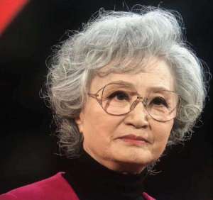 美女图片旦(76岁“白骨精”扮演者杨春霞近照曝光，头发花白仍身姿挺拔)