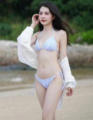单身图片 美女(单身28岁性感美女在海边拍的写真照)