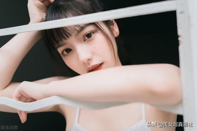 颜值与身材并存的性感美女图片