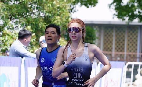 体坛高颜值美女冯竟爽，173cm的黄金臀腿比，真“人间尤物”！