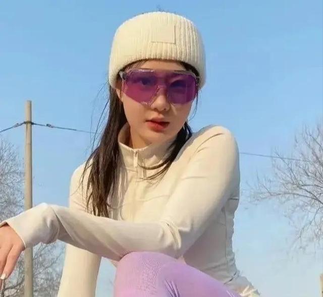体坛高颜值美女冯竟爽，173cm的黄金臀腿比，真“人间尤物”！