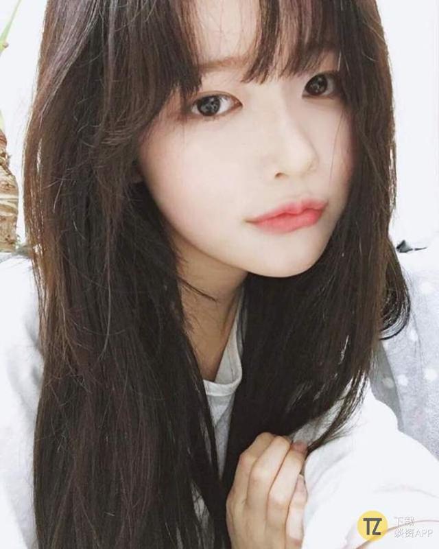 这个清纯脱俗的韩国网红模特，光看她的嘴我就合不拢腿