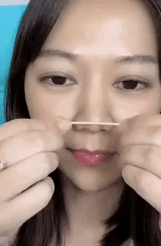 做核酸检测时,遇到一个姑娘,我该怎么套近乎呢?哈哈哈