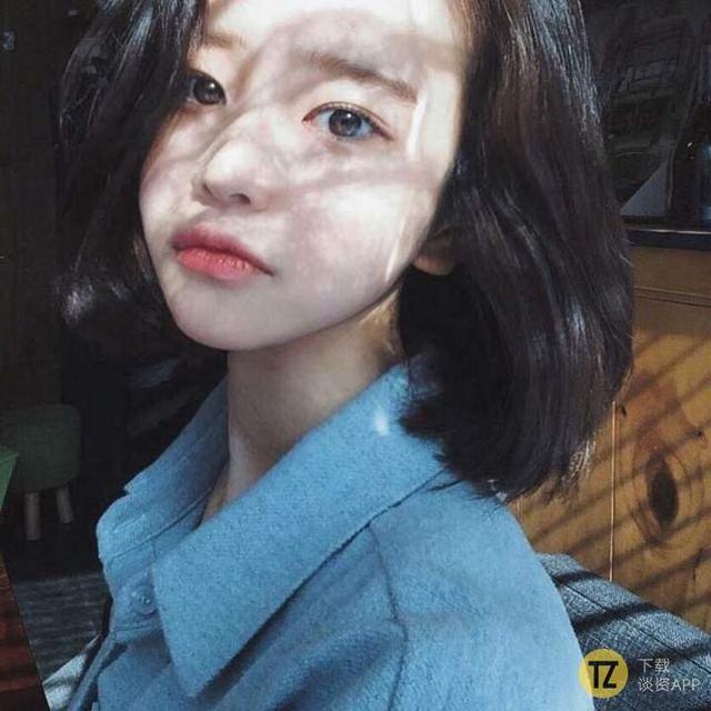这个清纯脱俗的韩国网红模特，光看她的嘴我就合不拢腿