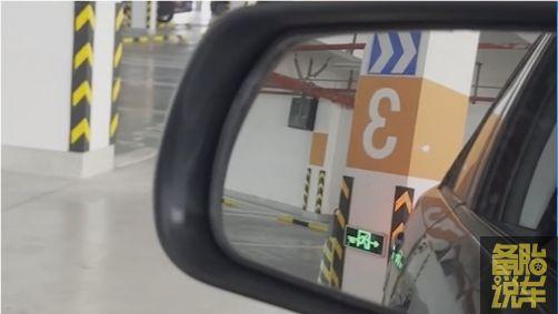 考完驾照还是停不好车?2分钟学会真实路况倒车入库