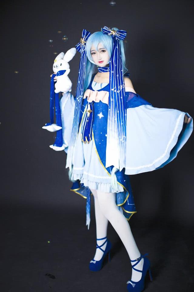 Cos美图：清新甜美的初音未来，白丝萌妹极具中国风！