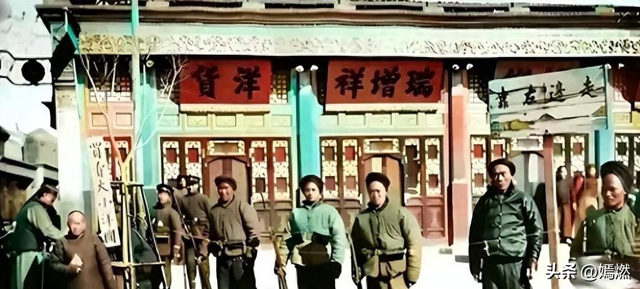 罕见照片:日本女人竟如此开放大胆,女学生脱光衣服全身赤裸上课