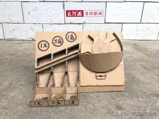洛阳小伙用易拉罐做飞机、汽车模型月入过万，网友：扔掉了几个亿