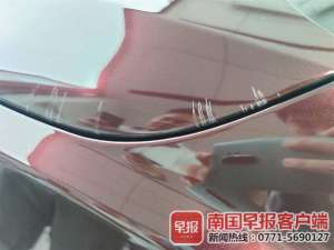 广西汽车美容(男子去汽车美容店去除汽车隐形车衣，撕膜后，车身竟出现多处划痕谁该买单？)