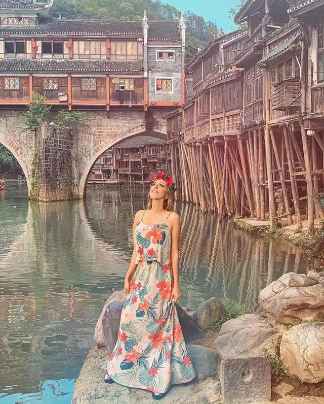 22岁混血美女游历60多个国家,却独爱中国,拍中国风景爆红网络