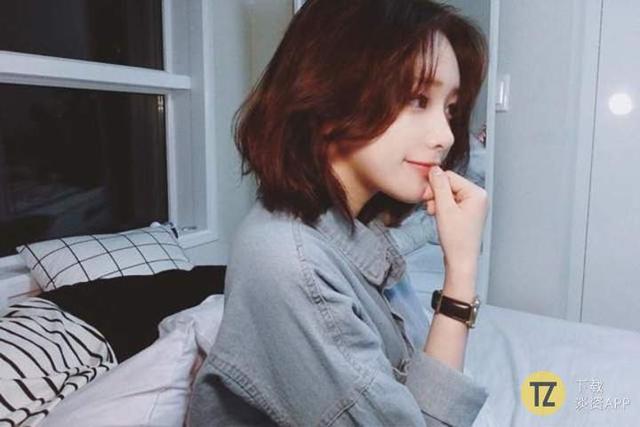 这个清纯脱俗的韩国网红模特，光看她的嘴我就合不拢腿
