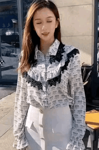 做核酸检测时,遇到一个姑娘,我该怎么套近乎呢?哈哈哈