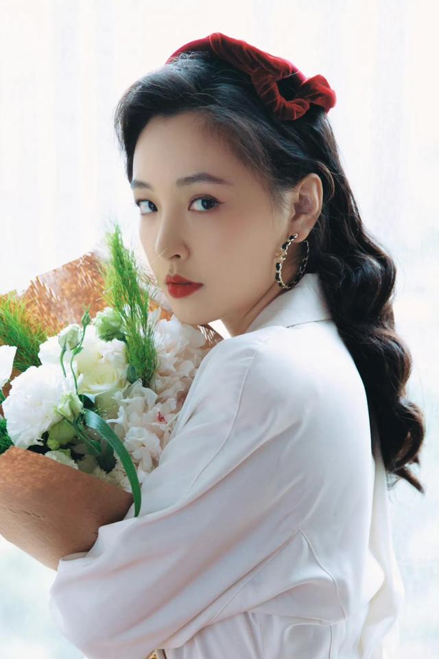 美女系列壁纸第1409期-吴倩