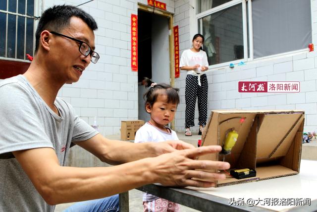 洛阳小伙用易拉罐做飞机、汽车模型月入过万，网友：扔掉了几个亿