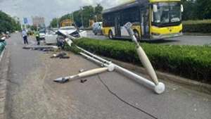 上海汽车拖车(车主质疑上海嘉定交警强行指派拖车，几公里路竟收费800元？回应来了)