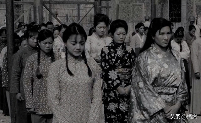 罕见照片:日本女人竟如此开放大胆,女学生脱光衣服全身赤裸上课