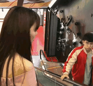 做核酸检测时,遇到一个姑娘,我该怎么套近乎呢?哈哈哈
