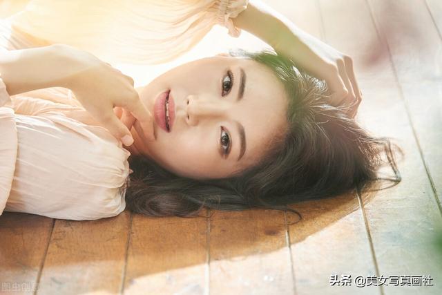 颜值与身材并存的性感美女图片