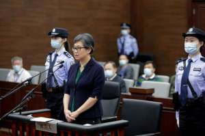 新疆虎美女(新疆“女老虎”任华落马后首次出镜，敛财数额超过了老上级)