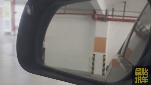 考完驾照还是停不好车?2分钟学会真实路况倒车入库