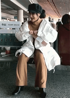 做核酸检测时,遇到一个姑娘,我该怎么套近乎呢?哈哈哈