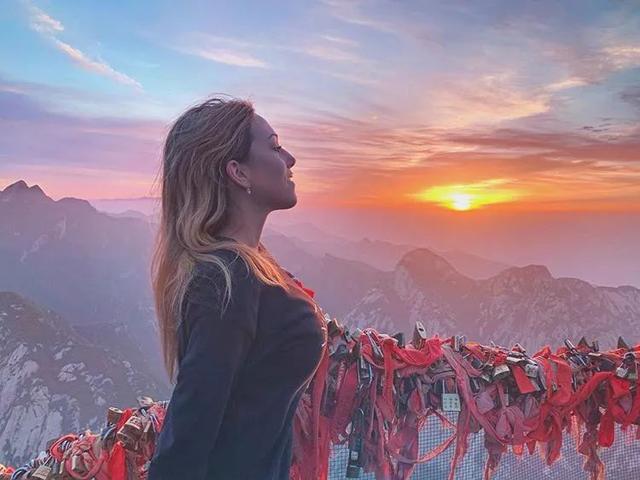 22岁混血美女游历60多个国家,却独爱中国,拍中国风景爆红网络