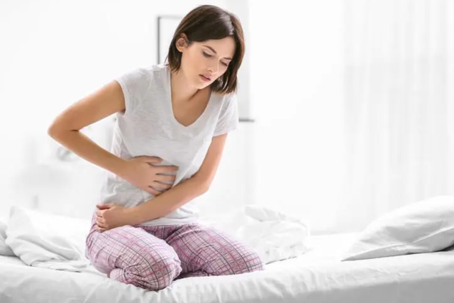 女性洗澡时喜欢“站着尿尿”?4个生理常识,或许对你有益