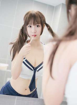 美女主播湿身(斗鱼女主播猫九酱Sakura学生装诱惑湿身福利套图)